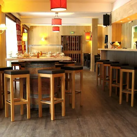 Le Rocher Du Cerf 2*